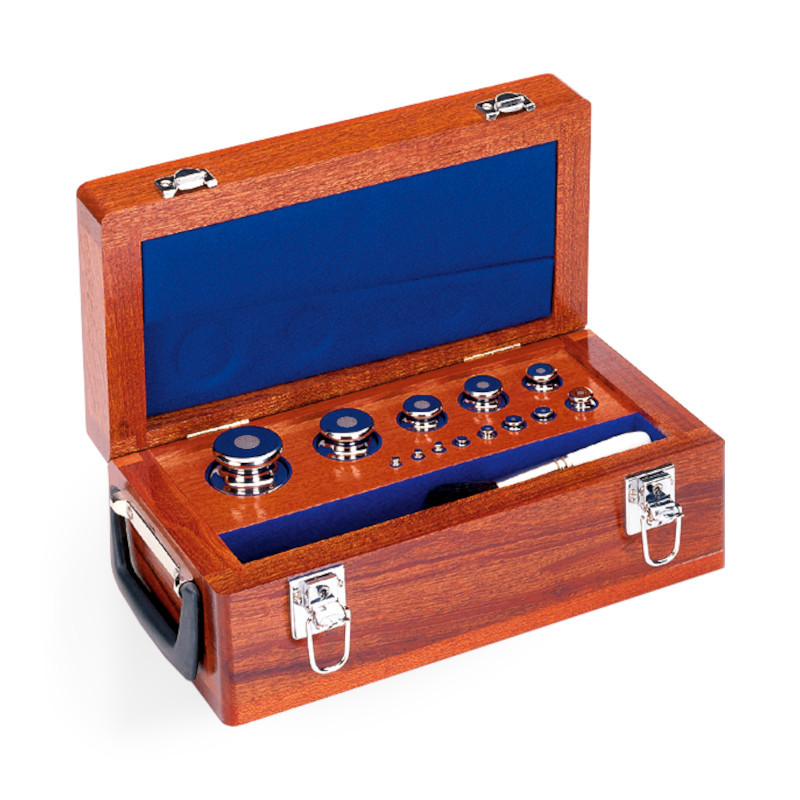 Cylindrique à bouton avec cavité d’ajustage, ensemble (1 g - 1 kg), boîte en bois